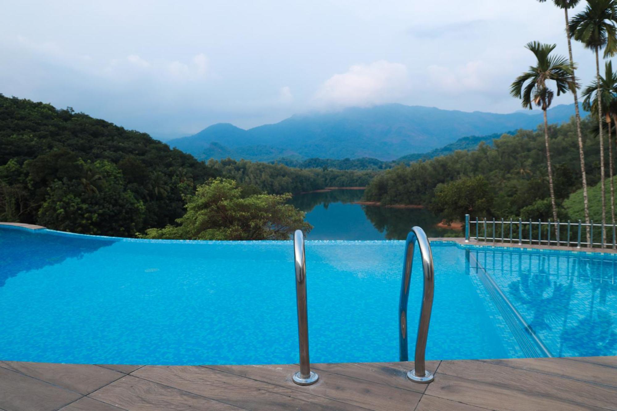 Отель Serene Aqua Hills Kozhikode Mennanyam Экстерьер фото