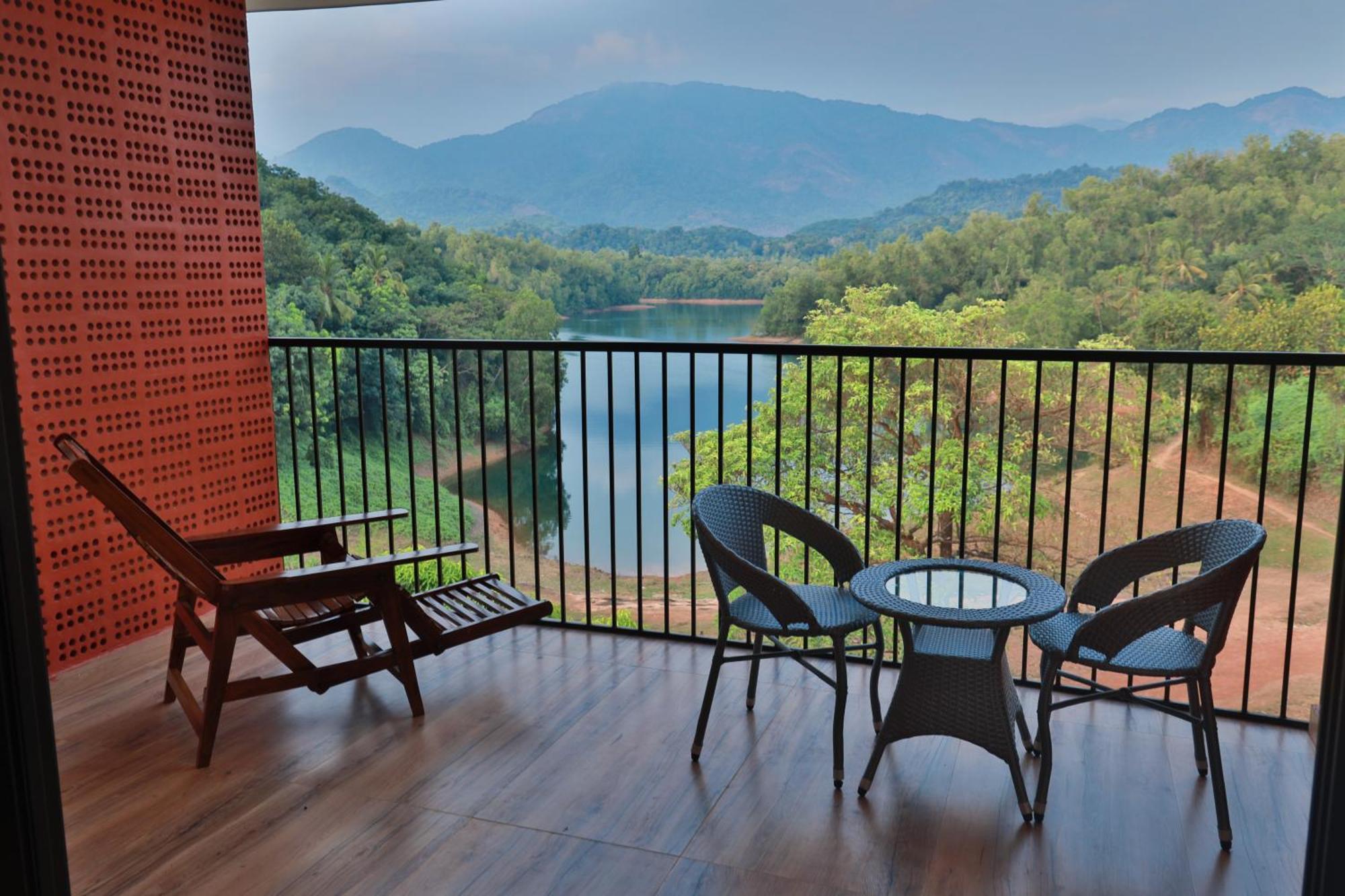 Отель Serene Aqua Hills Kozhikode Mennanyam Экстерьер фото